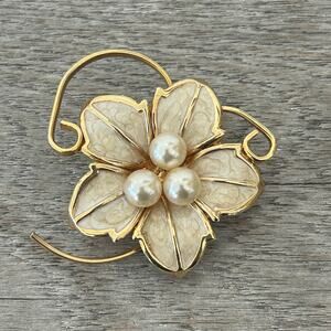 Vintage Flower Brooch Enamel and Faux Pearl Gold-tone